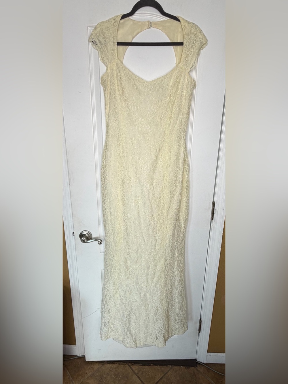 Lauren Ralph Lauren Bridal Evening Elegant Cream Lace Dress. Size 14.